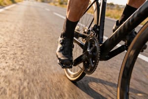 Cadencia en ciclismo de carretera: qué es, cómo mejorarla y cuál es la ideal